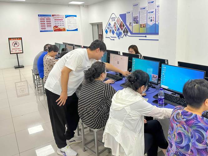 鄭州市信息技術學校開展智慧校園系統應用培訓 提升教育信息化水平